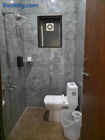 Cozy Apartment in Gurgaon - Image 4