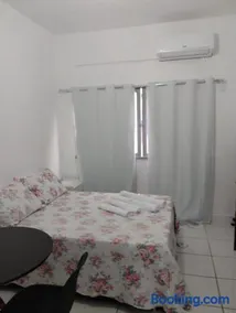 Apartamento Reformado no Centro com Ar, Tudo Novo! - Image 2