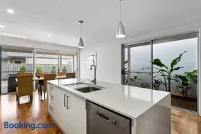 Lennox Retreat - Image 5