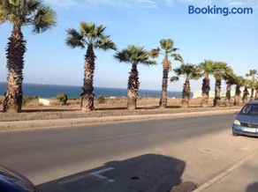 Seafront, 2 bed apartment in quiet central area - Image 2