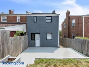 Quaint 3/2.5 home in Fort Dupont - Image 3
