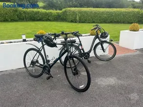 Dinnys Cottage, Free Parking, Bike Hire - Image 2