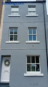 Beautiful 3 bed town house - Sleeps 5 - 3 Bedrooms - Image 3