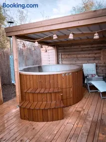 Cabane au style scandinave et son bain nordique - Image 1