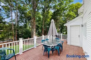 West Falmouth Family Retreat Near Chapoquoit Beach - Image 3