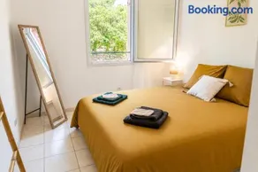 Cozy 2-room apartment with a pool, beach 8 min away! - Image 1