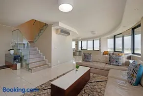 Grand Penthouse / Backup Power / Stunning - Image 2