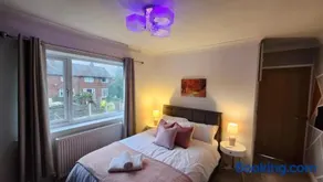 3 Bedroom 4 Beds Cozy Home with Free Parking Contractors Welcome - Image 2