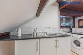 Stacey's 4 Bedroom House in Pontypool - Image 4