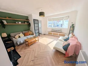 Newly Refurbished 3 Bed House with 2-Sided Wood Burner and Garden in Edinburgh - Image 3