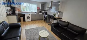 Reardon near warwick hospital, free parking, fast wifi, sleeps 5 - Image 3