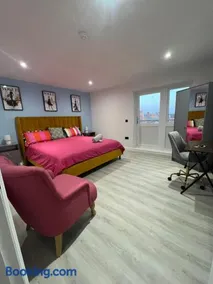 Essence Penthouse by SJP - One Bedroom - Central Kettering - Free Parking - Image 4