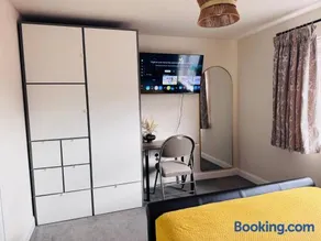 Bierton & Aylesbury Room - King Ensuite & free parking - 60 Coronet Road - Image 5