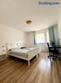 2-bedroom Apartment with Kitchen and Garden, fast to Düsseldorf Messe - Image 3