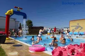 Whitstable, DP42, 2 bed park home, Alberta Holiday Park - Image 3