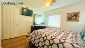Cozy Beautiful Private Home in Prime Location - Image 3