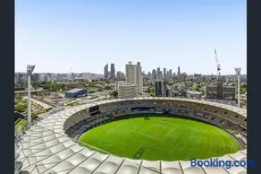 Walk to The Gabba with Rooftop Pool & Secure Carpark with Beautiful City Views - Image 4