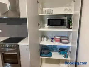 Modern spacious apartment, Airconditioned, WIFI & coffee machine - Image 2