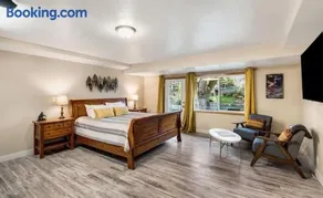 Pet Friendly Cottage on the River near Downtown - Image 1