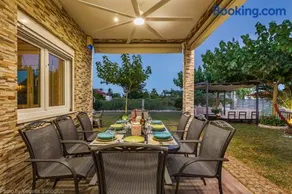 Costa Petra - Luxury Seaside Cottage with Garden - Vacation House for families in Greece - Image 2