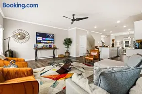 Price Cut, New Lux Home 5 mins to Airport , 15 min to Downtown, 25 min to Buckhead with 3 beds and 3 baths - Image 5