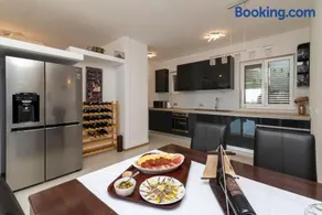 Villa Confido - Luxury 3BR Apartment with Private Pool near Trogir - Image 5