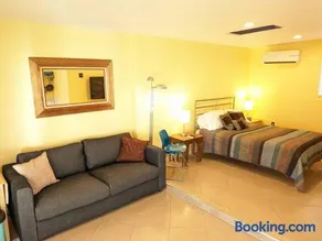Guesthouse w/ private access and patio - Image 2