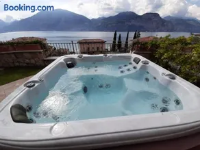 BMP APARTMENT DELUXE 2 JACUZZI RISCALDATA PRIVATA vista Lago di Garda - Image 1