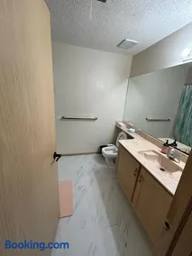 Lower Suite- 10 minutes away from airport - Image 4