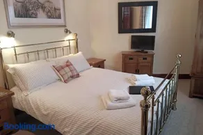 The Snug a cosy, quirky detached cottage with sea views - Image 3