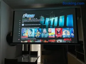 75 New studio w fast wifi, balcony, gym and movie screen - Image 3