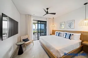 Luxury Romantic Beachfront Condo - Allure 102 - Image 3