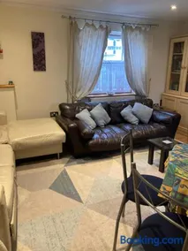 Broxbourne Two-Bedroom Apartment Close To Amenities - Image 4