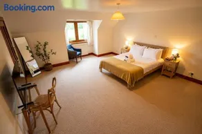 Woodlands House with Hot Tub - Image 2