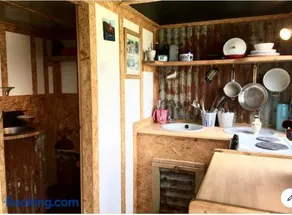 Field Hut - Image 3