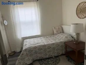 Comfortable & Private 2 bedrooms in a town home - Image 2