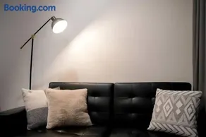 Mt1012 - 1 BR Docklands Delight, Stunning Apartment - Image 2