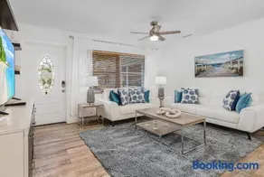 4 BDRMNaples LuxuryHtd PoolSuper-CleanPets ok - Image 3