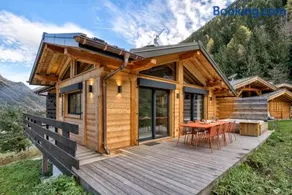 Chalet Green Forest - Image 1