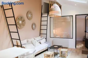 Charming house in Montreuil with terrace - Image 3