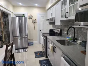 3 BR House in Toronto Downtown - Image 3