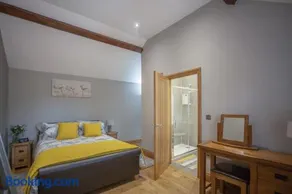Herefordshire - Little Oak - Charming Cottage in Rural Location North of Hereford - Sleeps 2 Guets - Ideal For A Cozy Trip Away - Hosted By RENTMYHOUSE - Image 1