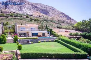 Amazing 5 bedroom Villa with Swimming Pool - Image 3