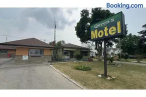 Queen's Motel Blenheim Near Lake Erie ON - Image 5