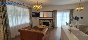 Elegant White Cottage - Image 4