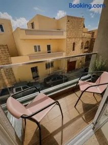 Brand New Apartment 5 mins away from Airport - Image 4
