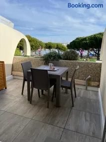 Studio vue port, belle terrasse, piscine - Image 3