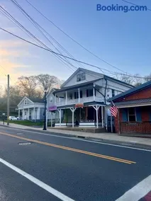 Charming Stay Near Coventry Lake & UConn - Image 2