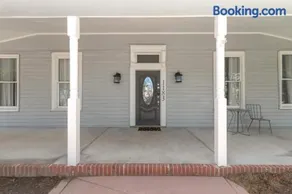 Ultimate Group Stay Private Pool Sleeps 18 Near Riverwalk - Image 3