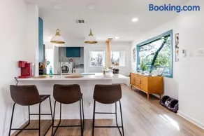 Renovated Brentwood Home - Image 5
